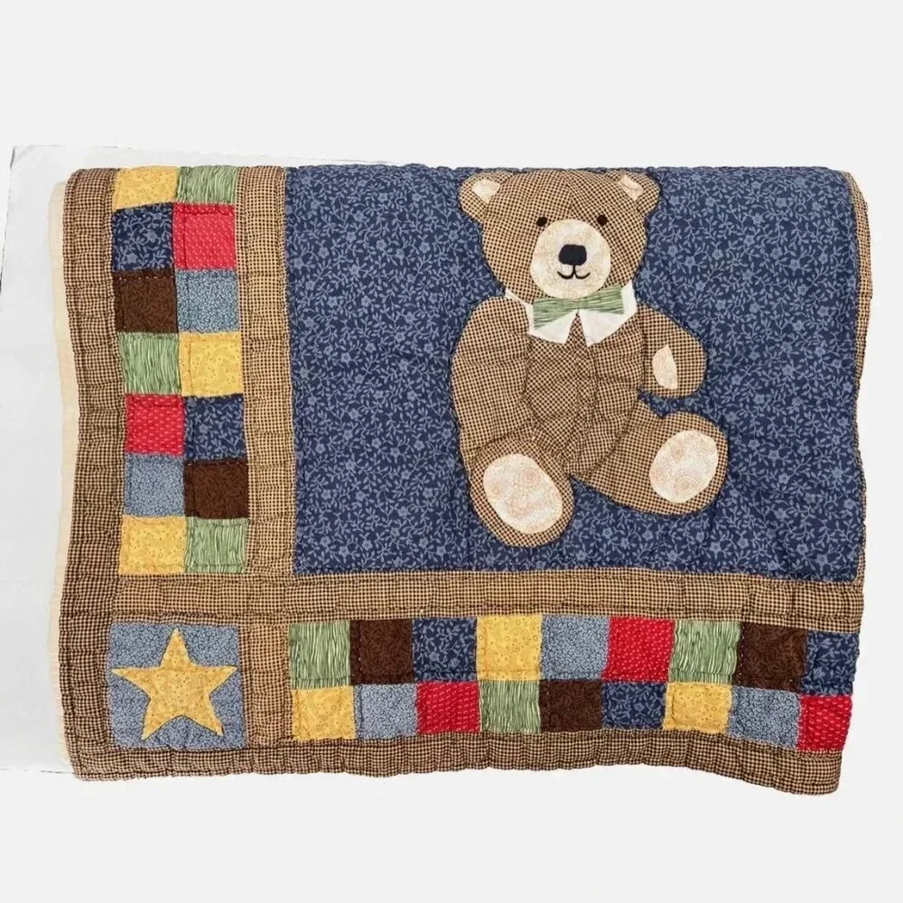 Vintage Handmade Teddy Bear Quilt Crib Size Throw Wall Hanging
